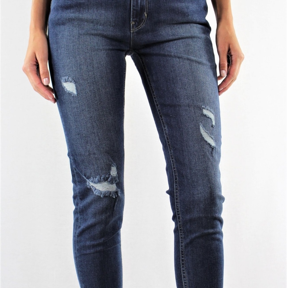    HIGH RISE CROPPED JEANS WITH DESTROYED HEM